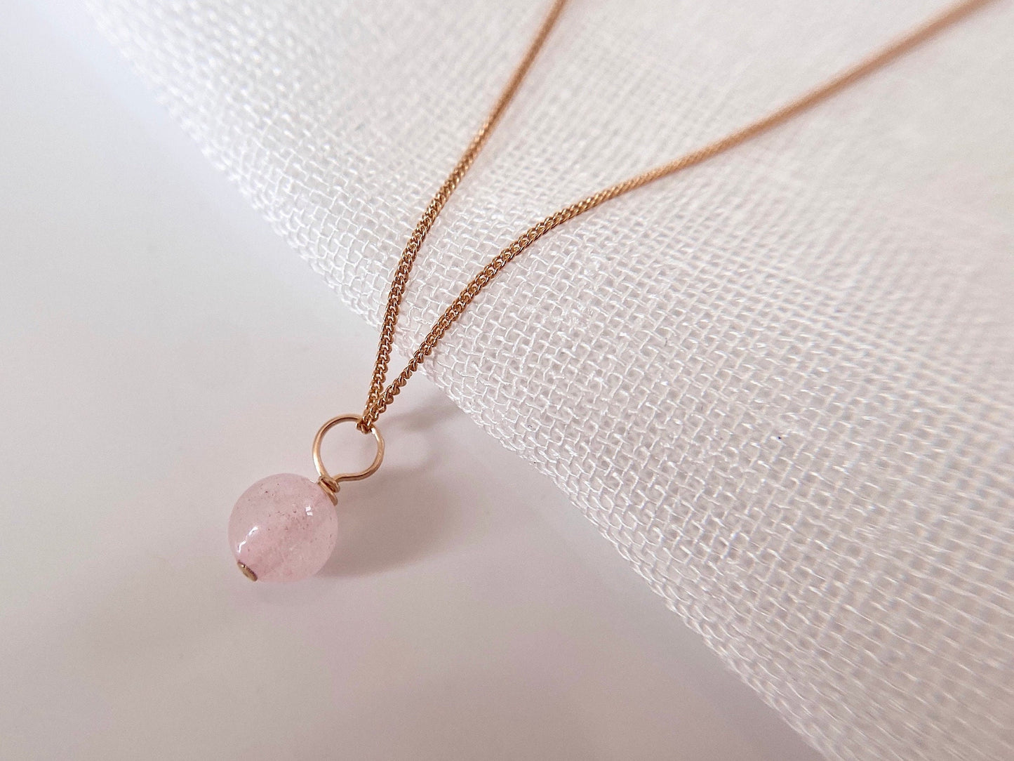 Gold rose quartz pendant necklace